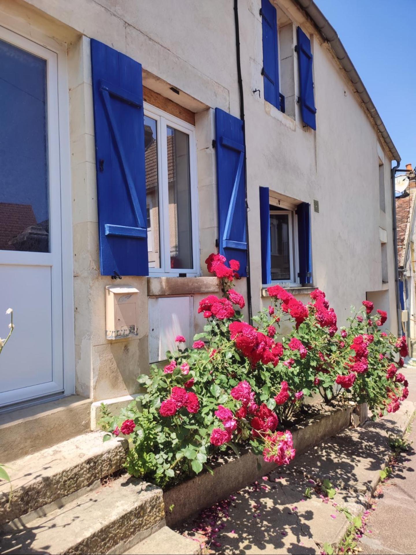 Gite En Plein Coeur Du Vignoble Chablisien Courgis Exterior foto